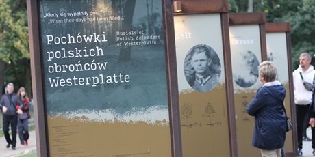 Powiększ grafikę: Pamięci poległych na Westerplatte