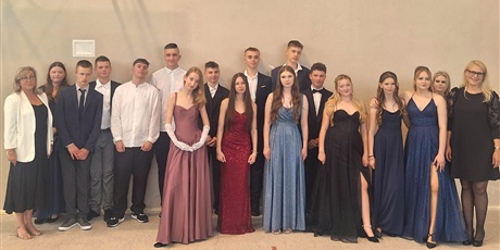 Powiększ grafikę: bal-osmoklasistow-703685.jpg