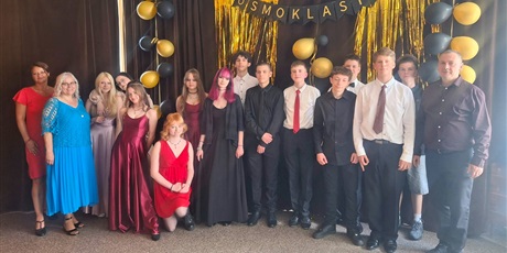 Powiększ grafikę: bal-osmoklasistow-703687.jpg