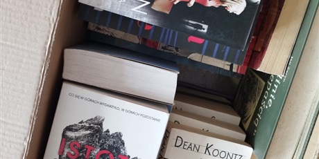 Powiększ grafikę: Zebrane książki w akcji.