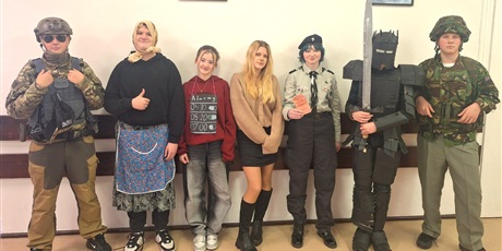 Powiększ grafikę: dzien-kostiumow-651077.jpg