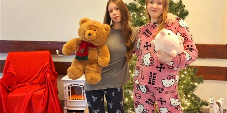 Powiększ grafikę: dzien-pizamy-i-pluszowego-misia-660606.jpg