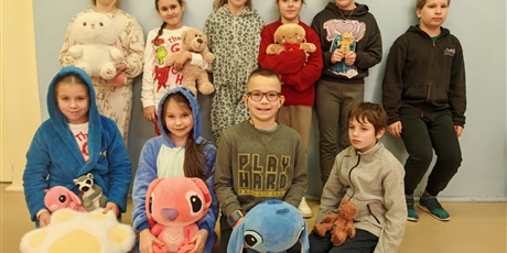 Powiększ grafikę: dzien-pizamy-i-pluszowego-misia-660611.jpg