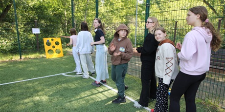 Powiększ grafikę: Sportowe zmagania - rzut do celu.