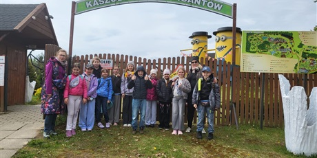 Powiększ grafikę: klasa-4b-w-parku-gigantow-na-kaszubach-693473.jpg