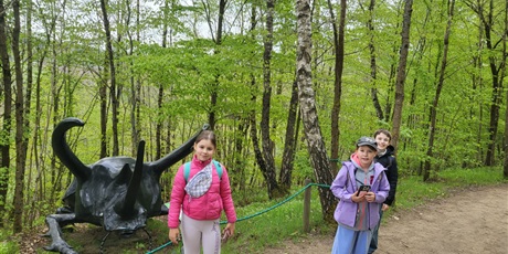 Powiększ grafikę: klasa-4b-w-parku-gigantow-na-kaszubach-693476.jpg