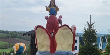 Powiększ grafikę: klasa-4b-w-parku-gigantow-na-kaszubach-693477.jpg