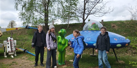 Powiększ grafikę: klasa-4b-w-parku-gigantow-na-kaszubach-693496.jpg