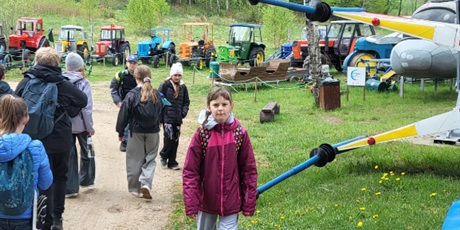 Powiększ grafikę: klasa-4b-w-parku-gigantow-na-kaszubach-693497.jpg