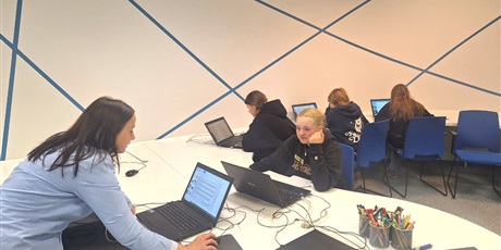 Powiększ grafikę: klasa-8b-w-centrum-rozwoju-talentow-690650.jpg