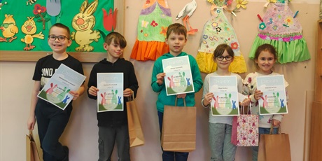Powiększ grafikę: Nagrodzeni uczniowie w konkursie "Wielkanocna kartka".