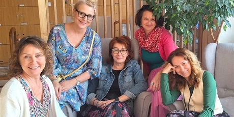 Powiększ grafikę: Nauczyciele wspierający akcję Pierwszego Dnia Wiosny.