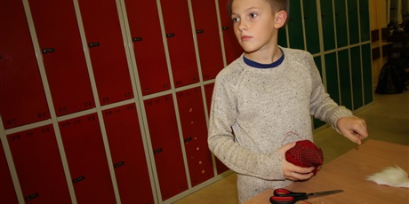Powiększ grafikę: wielkie-szycie-krasnali-478552.jpg
