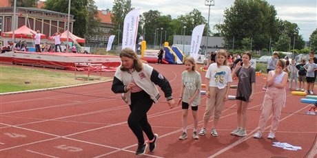 Powiększ grafikę: wyjscie-klasy-5b-na-festyn-sportowy-449784.jpg