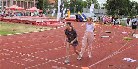 Powiększ grafikę: wyjscie-klasy-5b-na-festyn-sportowy-449787.jpg