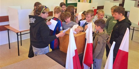 Powiększ grafikę: wyniki-wyborow-do-samorzadu-uczniowskiego-w-klasach-4-8-sp-nr-18-714373.jpg