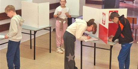 Powiększ grafikę: wyniki-wyborow-do-samorzadu-uczniowskiego-w-klasach-4-8-sp-nr-18-714375.jpg