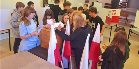 Powiększ grafikę: wyniki-wyborow-do-samorzadu-uczniowskiego-w-klasach-4-8-sp-nr-18-714381.jpg