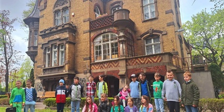 Powiększ grafikę: Klasa II a podczas występu.