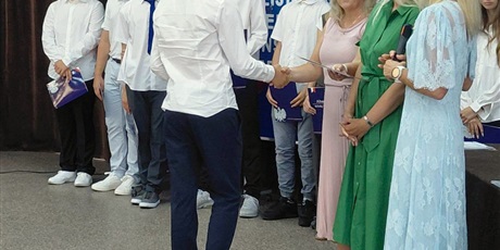 Powiększ grafikę: zakonczenie-roku-szkolnego-klas-8-706177.jpg