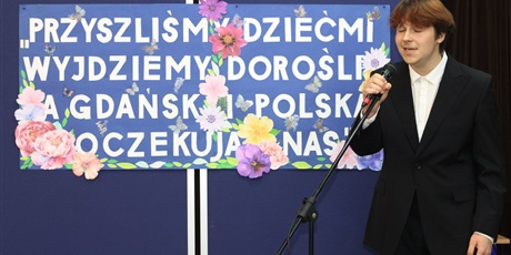 Powiększ grafikę: Pożegnanie w dźwiękach piosenki.