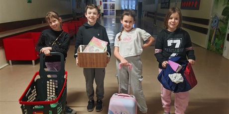 Powiększ grafikę: Dzień bez plecaka