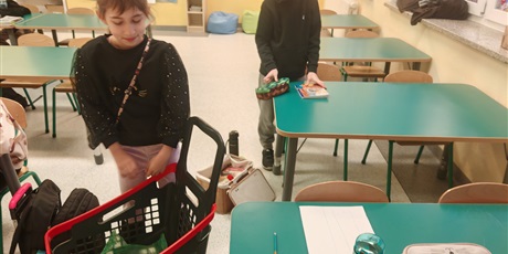 Powiększ grafikę: Dzień bez plecaka